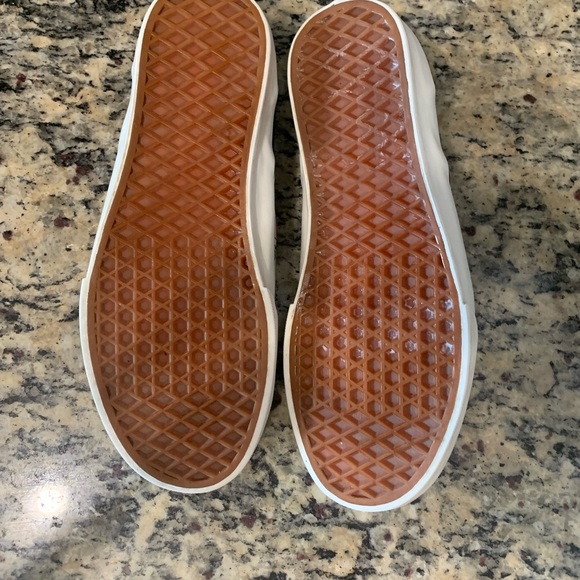 Vans Pink Skull Cross Bone Shoes - Size 9 Womens - Picture 5 of 6